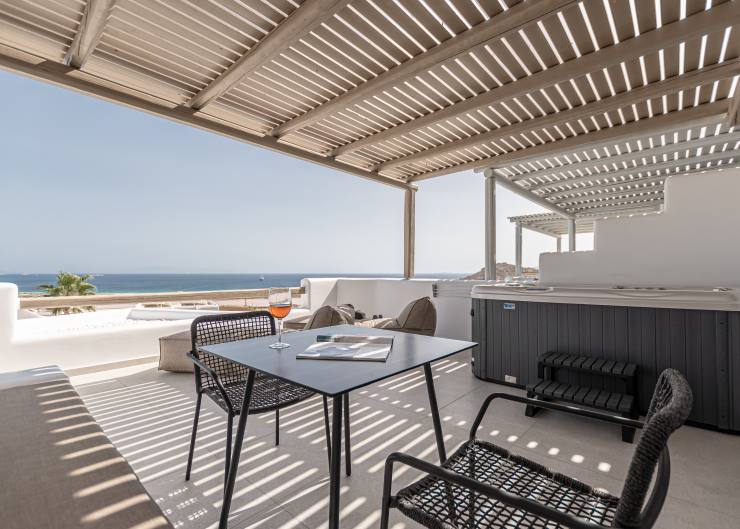 Deluxe Double Rooms with Outdoor Hot Tub and Sea View at Lianos Village Hotel in Naxos
